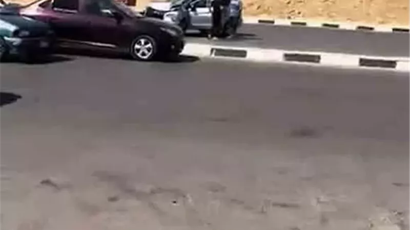 الأمن يعيد رصف وإصلاح مطب هوائي في المقطم تسبب في حوادث مرورية
