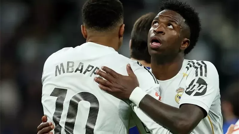 مطالب فينيسيوس المالية تهدد استمراره فى ريال مدريد