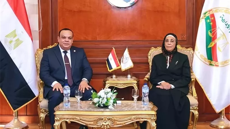 رئيس الوطنية للانتخابات يهنئ رئيسة النيابة الإدارية بتوليها المنصب