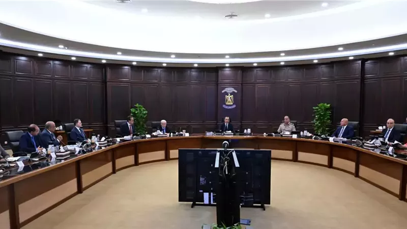 مدبولي: الحكومة تعمل على زيادة المخزون الاستراتيجي من المواد البترولية