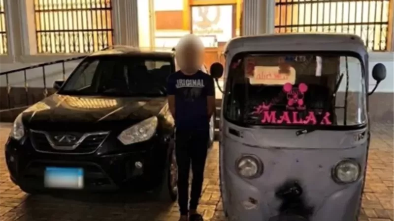 ضبط سائق «توك توك» حطم سيارة سيدة بالإسكندرية وتعدى عليها بالسب