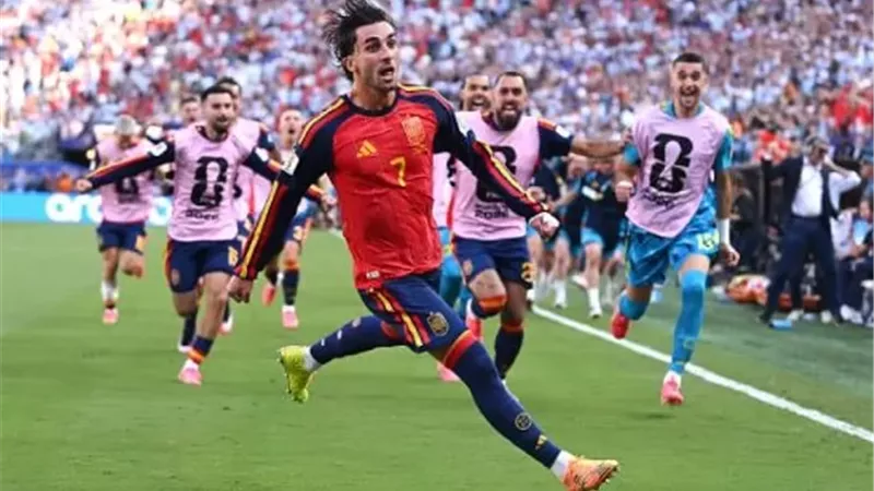 لماذا يتمسك سان جيرمان بخطف لاعب برشلونة وحرمان ريال مدريد من ضمه؟