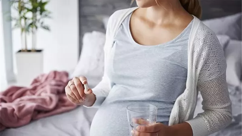 حمض الفوليك في الحمل .. فيتامين أساسي لحماية الجنين ودعم صحة الأم