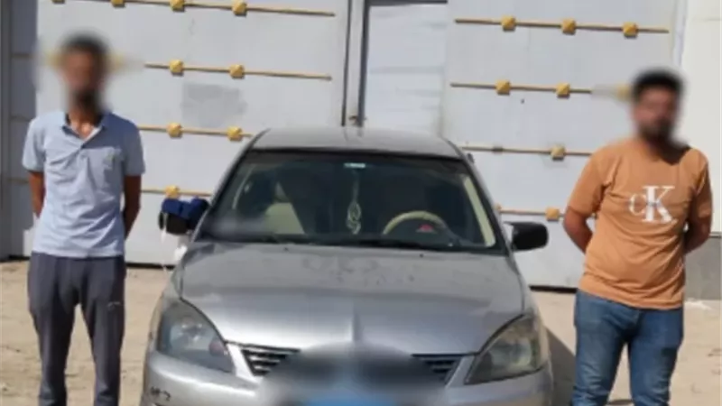 ضبط قائد سيارةصدم كراسي مقهى بالبحيرة وتعريض حياة المواطنين للخطر