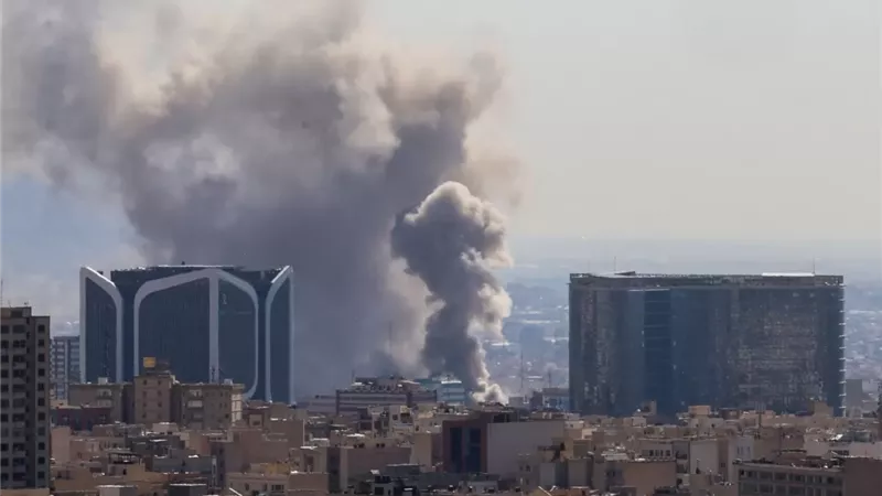 الجيش الأمريكي يعلن شن موجة من الضربات ضد أهداف إيرانية