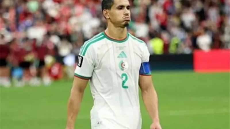 رسميا.. الجزائري عيسى ماندي يعلن اعتزاله اللعب الدولي