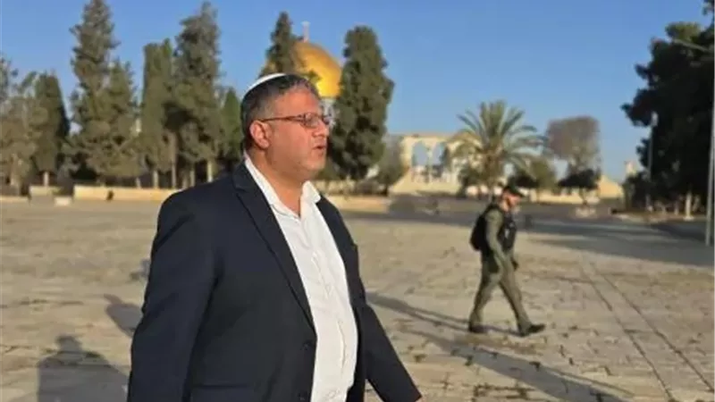 بن جفير يقتحم المسجد الأقصى وسط حماية قوات الاحتلال