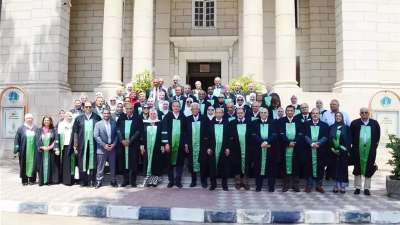 صورة تذكارية لمجلس طب قصر العيني بعد انتهاء العام الجامعي