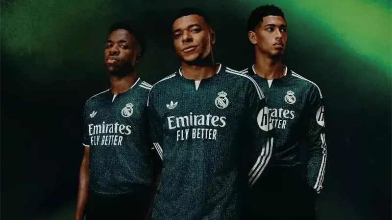 ريال مدريد يكشف عن قميصه الثاني للموسم الجديد.. صور