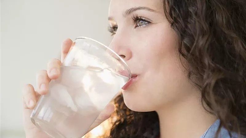 هل العطش المستمر علامة على مرض خطير؟.. لا تتجاهل هذه الأسباب