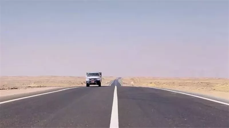 محافظ أسوان يطمئن على سلامة فوج سياحى إسبانى
