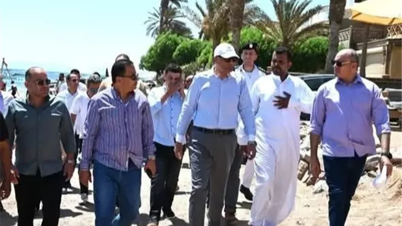 محافظ جنوب سيناء يتفقد المناطق المحرومة من الصرف الصحي بالعصلة