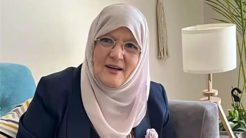 شمس البارودي تبكي على الهواء بسبب حسن يوسف: عشت معاه 53 سنة