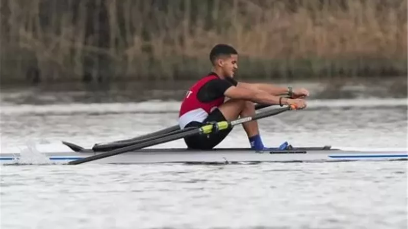 المصري عمر حسام يتأهل لنصف نهائي بطولة العالم للتجديف بألمانيا