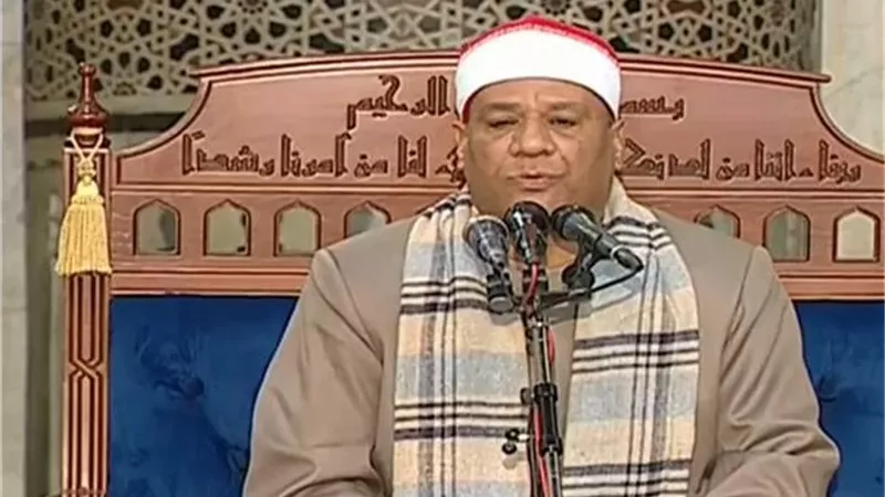 الإفتاء تبين حكم قراءة القرآن قبل صلاة الجمعة