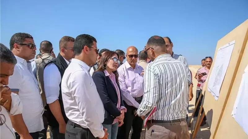 وزيرة الإسكان تتفقد الأراضي البديلة لمشروع تطوير منطقة علم الروم