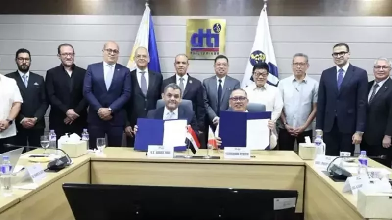 وزير الخارجية يؤكد حرص الحكومة على تعزيز دور القطاع الخاص