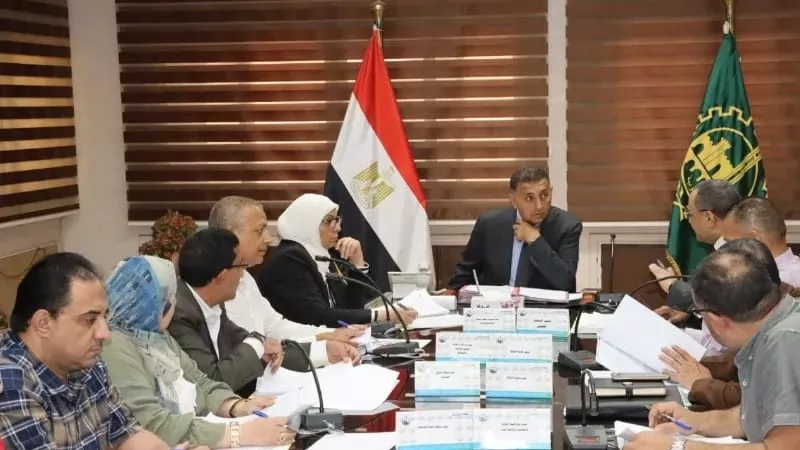 محافظ القليوبية يترأس اجتماع المناطق الصناعية ويقر حزمة قرارات لدعم المستثمرين