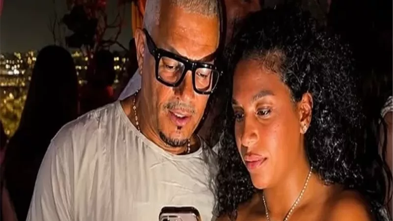دنيا سامي تحتفل مع عمرو دياب بألبومه الجديد 
