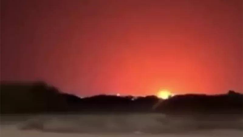 الدفاع المدني السعودي يطلق إنذارا مبكرا وسماع دوي انفجارات