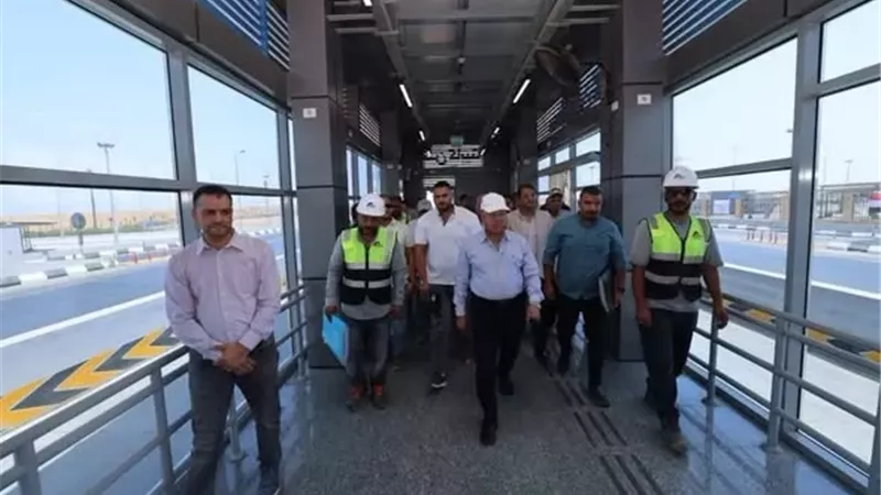 وزير النقل يتفقد جاهزية المرحلة الثانية من مشروع الأتوبيس الترددي السريع (BRT)