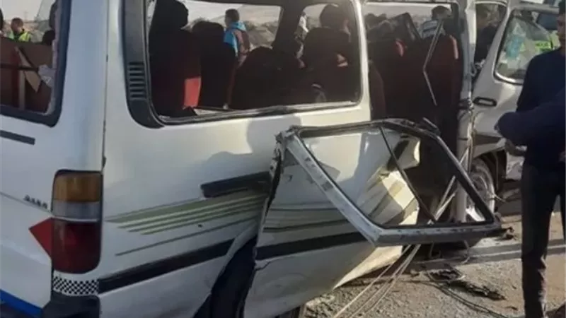 إصابة 7 أشخاص أثر انقلاب سيارة أجرة بالطريق الزراعى فى أسوان