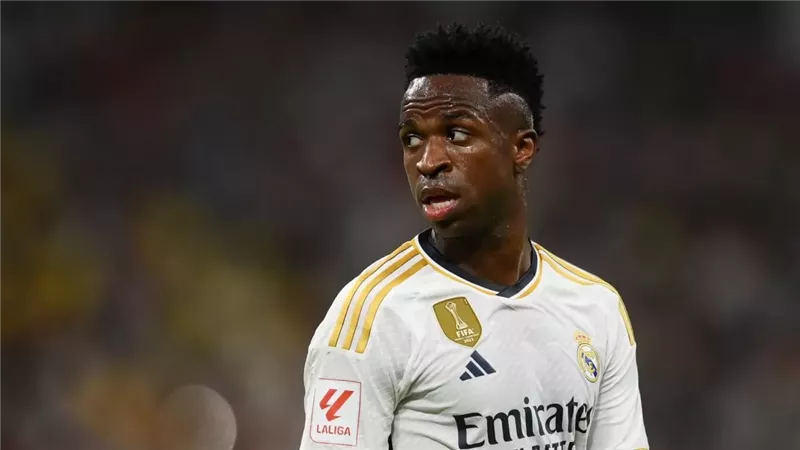 آرسنال يدرس تقديم عرض لضم فينيسيوس من ريال مدريد