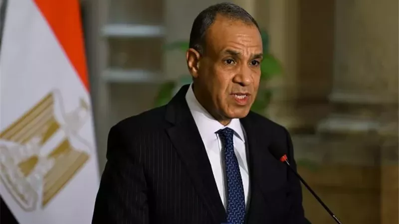 وزير الخارجية يبحث مع نظيره السعودي جهود خفض التصعيد في المنطقة