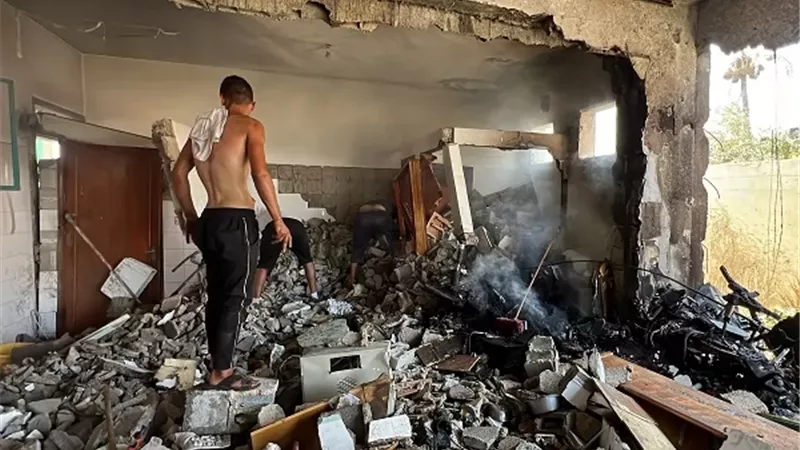 إصابة فلسطيني في قصف للاحتلال على جنوب غزة
