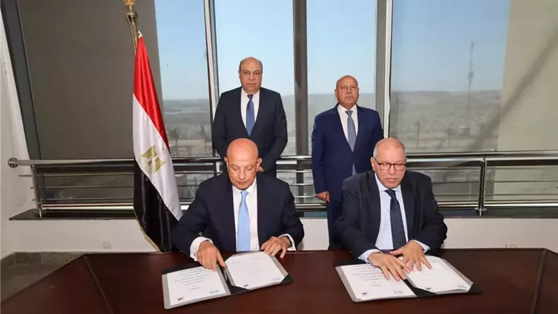 تعاون بين وزارتى الطيران والنقل لرفع كفاءة الممرات بالمطارات