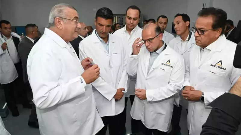وزراء الصحة والصناعة والاستثمار ومحافظ الإسماعيلية يفتتحون مصنعًا لاختبارات التشخيص السريع