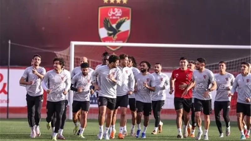 عموتة يطلب 3 صفقات جديدة لحسم قائمة الأهلي قبل السفر الي إسبانيا