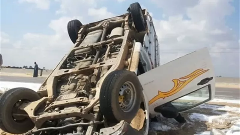 إصابة 10 عمال أثر انقلاب سيارة ربع نقل بجمصة