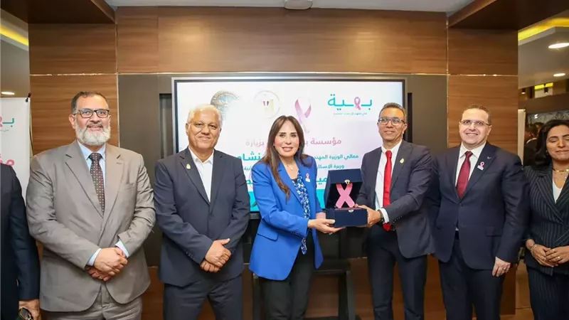 وزيرة الإسكان تزور مستشفى 