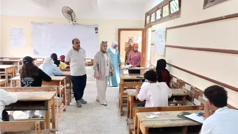 سحر الخولي تتفقد لجان الدور الثاني للشهادة الإعدادية بالسويس