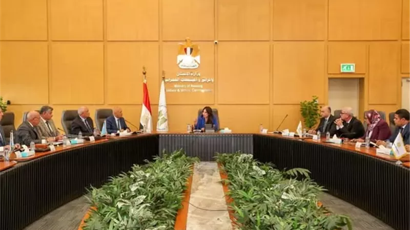 وزيرة الإسكان تتابع منظومة مياه الشرب والصرف بأسيوط
