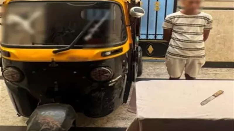 القبض على سائق توك توك هدد سيدة وابنتها بسلاح أبيض في الإسكندرية