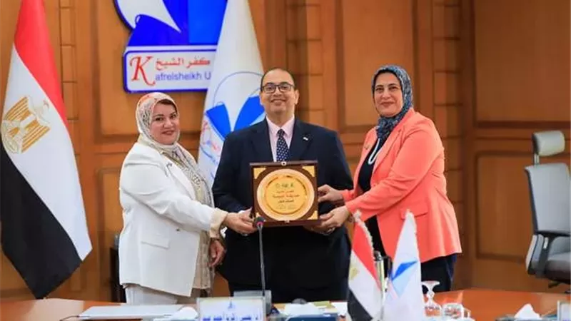 جامعة كفر الشيخ تكرم الكليات الفائزة بأفضل كلية صديقة للبيئة