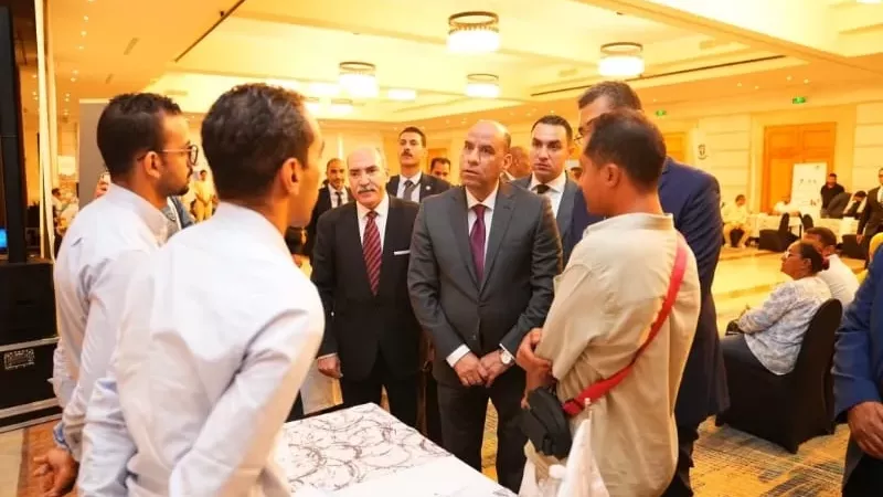 وزير العمل ومحافظ البحر الأحمر يفتتحان ملتقى التوظيف بالغردقة يوف