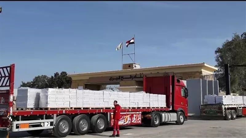 قافلة «زاد العزة» الـ245 تدخل قطاع غزة لدعم الفلسطينيين