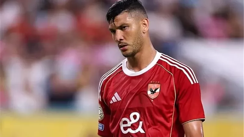 أشرف داري يبلغ الأهلي برغبته في الرحيل