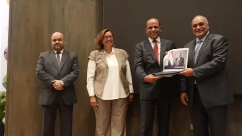 أى مؤسسات قوية ترتكز على استثمار قوى فى الموارد البشرية