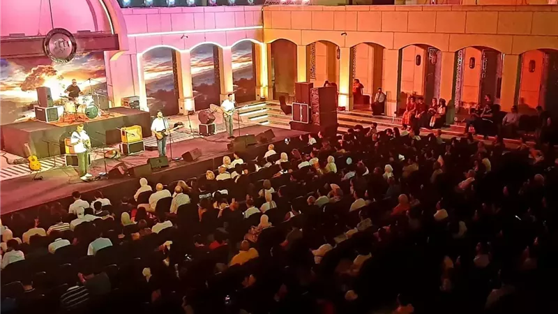 جلاس أونيون تردد أعمال البيتلز فى مهرجان الأوبرا الصيفى