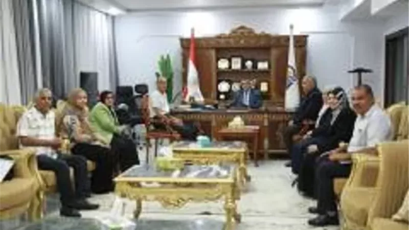 محافظ قنا: توسيع مظلة الدعم المقدمة للطلاب