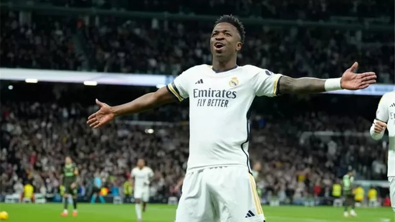 التجديد أو الرحيل .. ريال مدريد يحسم موقفه من فينيسيوس جونيور