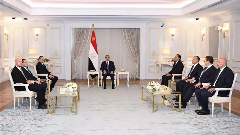 الرئيس السيسي يشدد على ضرورة تكثيف العمل لتعزيز العلاقات مع ليبيا
