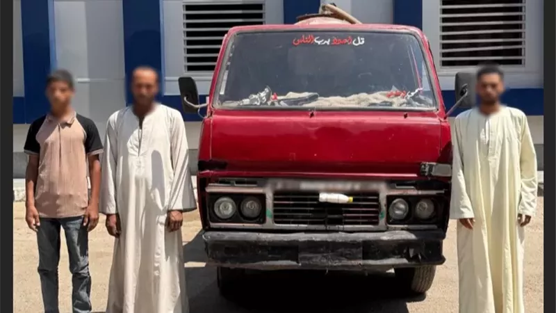 ضبط السيارة والمتهمين بإلقاء مخلفات داخل مجرى مائي بقنا