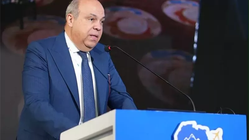 الحفنى خلال ندوة مستقبل الطيران في أفريقيا :