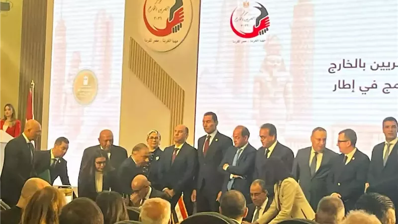وزير الخارجية يؤكد حرص القيادة السياسية على دعم المصريين بالخارج