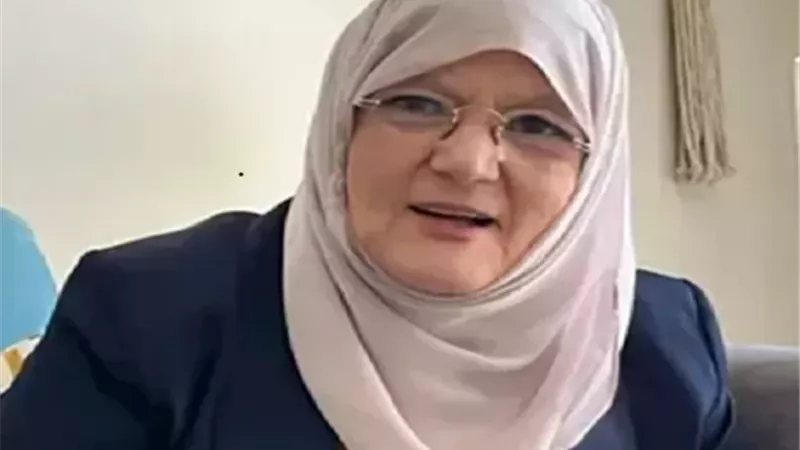 شمس البارودي تدافع عن شهيرة: محمود ياسين مكنش عارف حد غيرها في آخ
